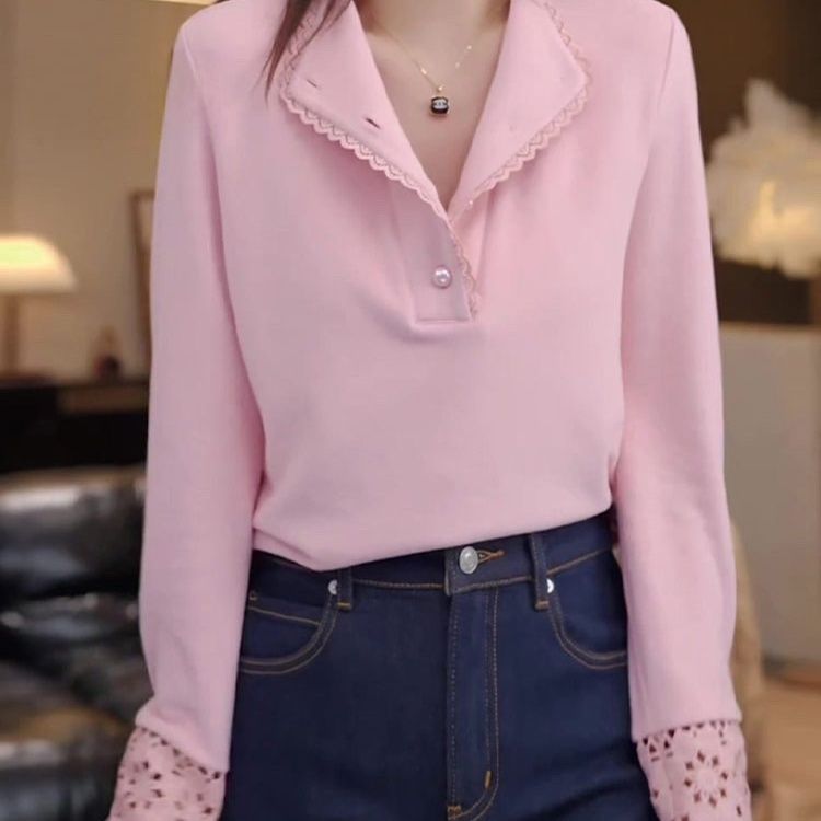 LUMORA 레이스 트리밍된 화이트 플리스 톱 반오픈 넥 디자인 DL5171 21,800원