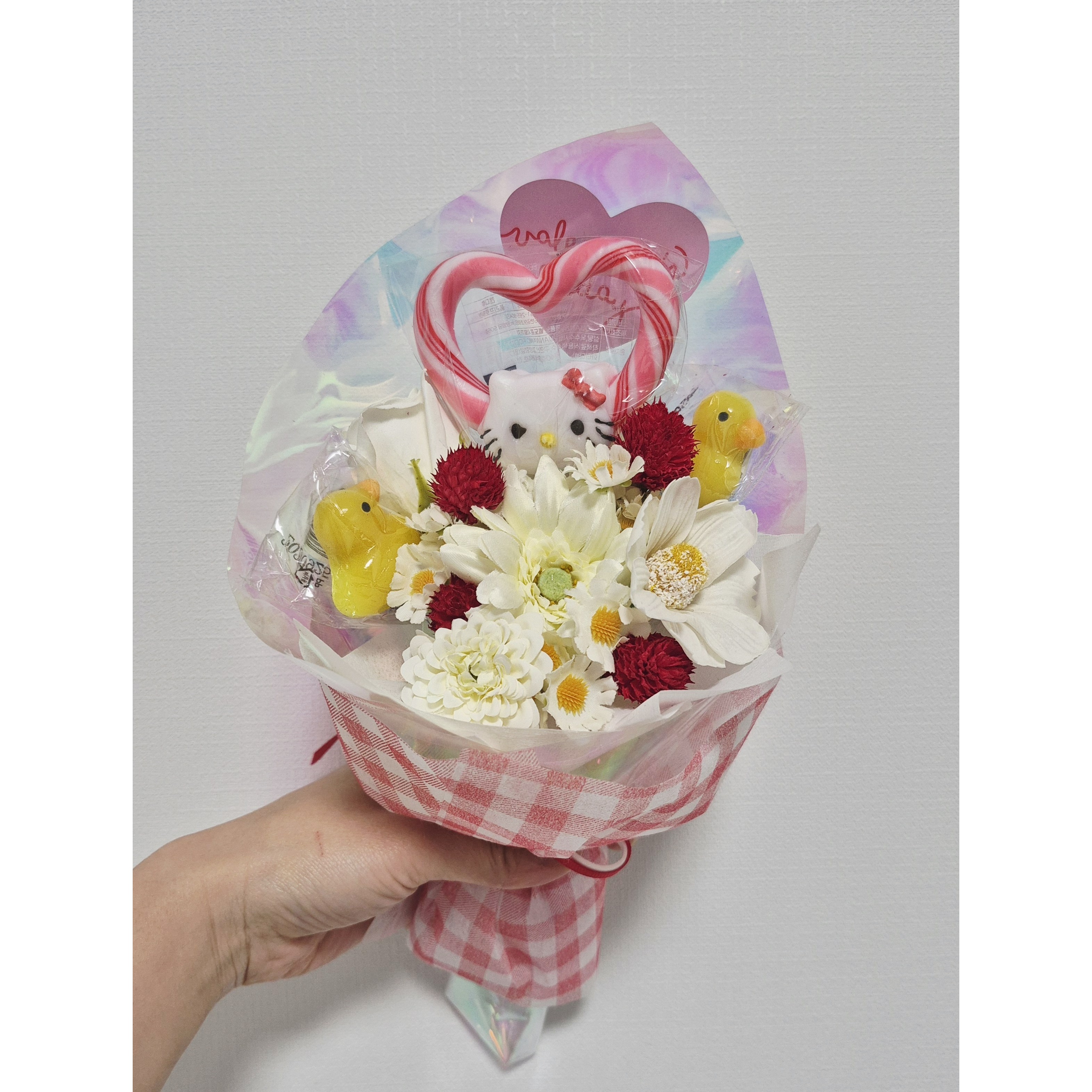 화이트데이 발렌타인 딸기생크림 천일홍 데이지 비누꽃 키티사탕 오리 여자친구 연주회 콩쿨축하 22,900원