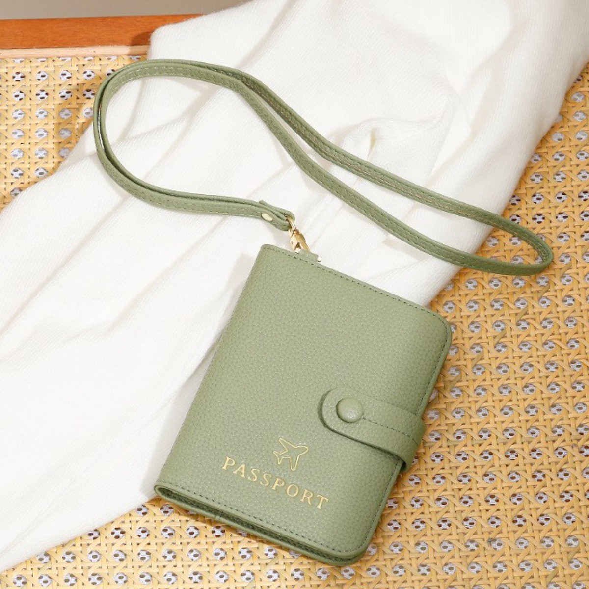 예삐박스 RFID 차단 목걸이형 여권 케이스 커플 가족, 현재가 13,500원