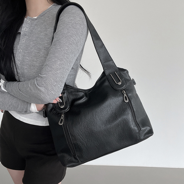 포인바이수 빈티지 부드러운 레더 보부상 숄더백 크로스백 22,900원