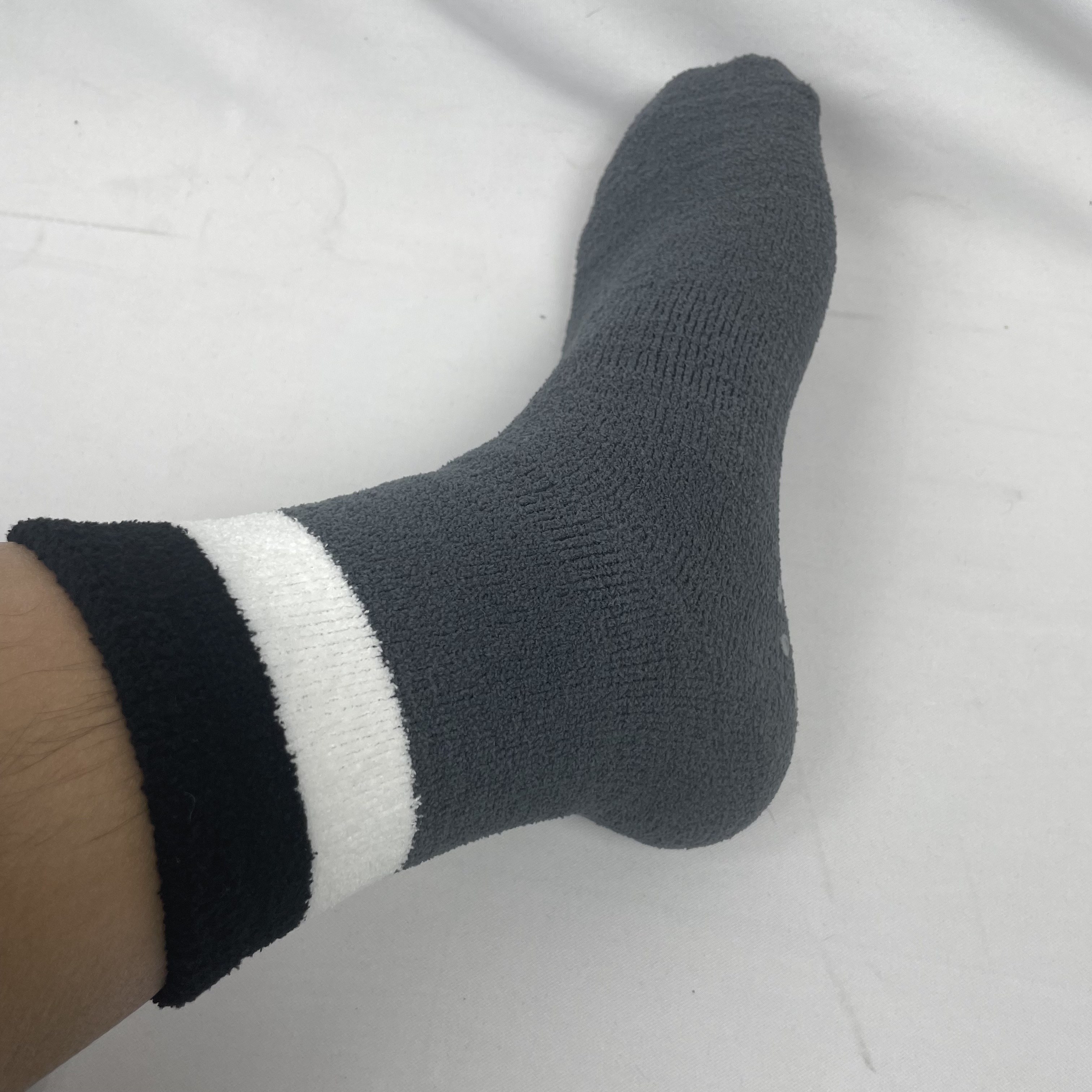 남녀공용 환자 큰발 수면양말 미끄럼방지양말 특대형 당뇨양말 발목조임 무압박 방한 비행기 겨울 빅사이즈 노인 장기요양 복지용구 실버용품 요양등급 어르신용품 360원
