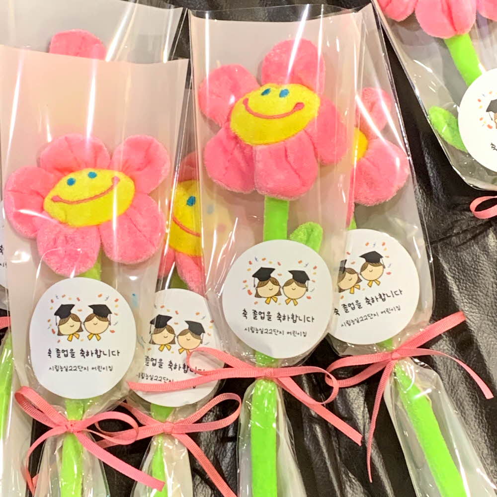 한송이 꽃다발 스마일꽃인형 졸업식 입학식 플라워 학예회 꽃선물 꽃인형 단체 발표회, 분홍, 1개 2,500원