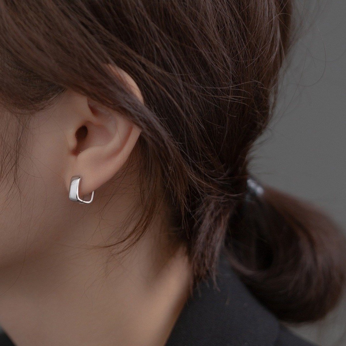 소우샵 S925 스퀘어 볼드 원터치 은귀걸이 13,900원