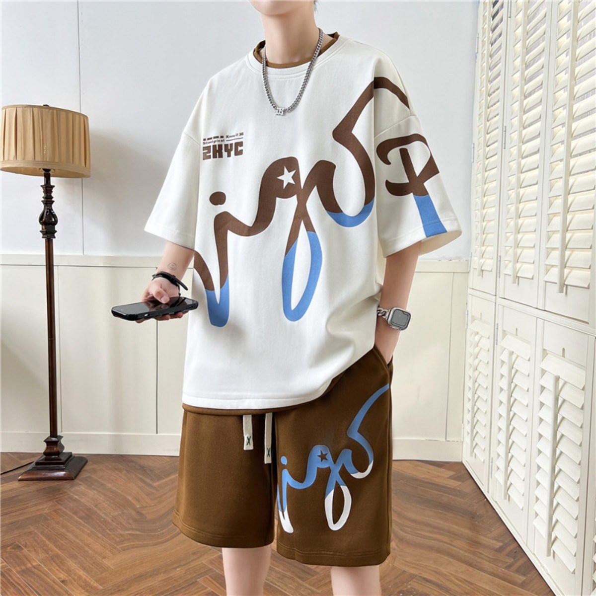 비보뉴 남성 빅사이즈 반팔 반바지 세트 캐주얼 라운드 티 디자인 고급스러움 트레이닝 세트 28,500원