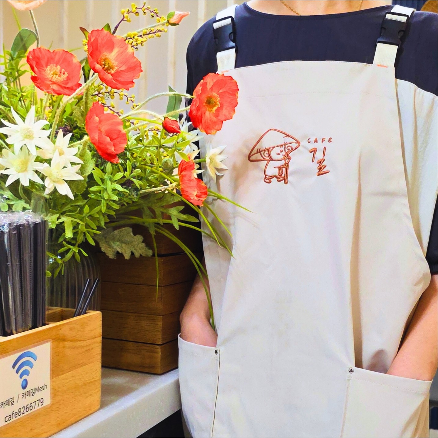 무빙 앞트임 공방 카페 식당 방수 맞춤 로고 자수 앞치마 24,200원