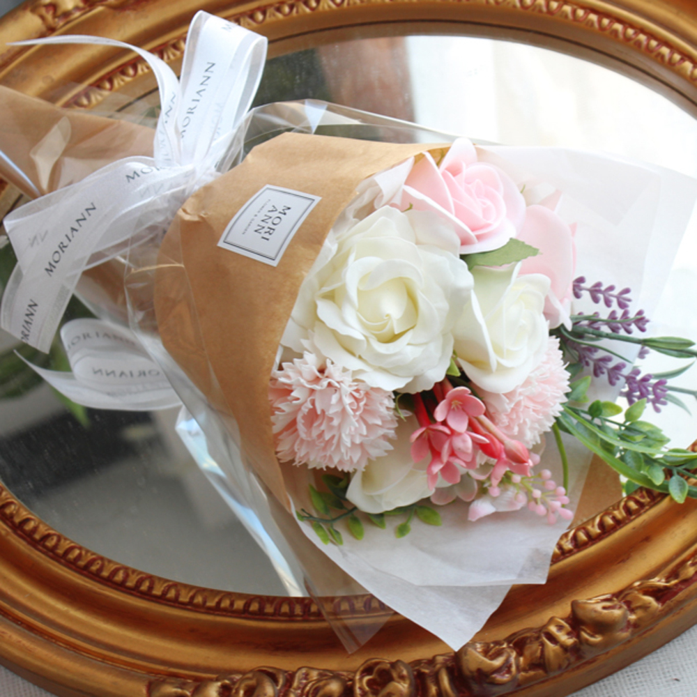 모리앤 비누꽃 장미 프렌치 꽃다발 14,590원