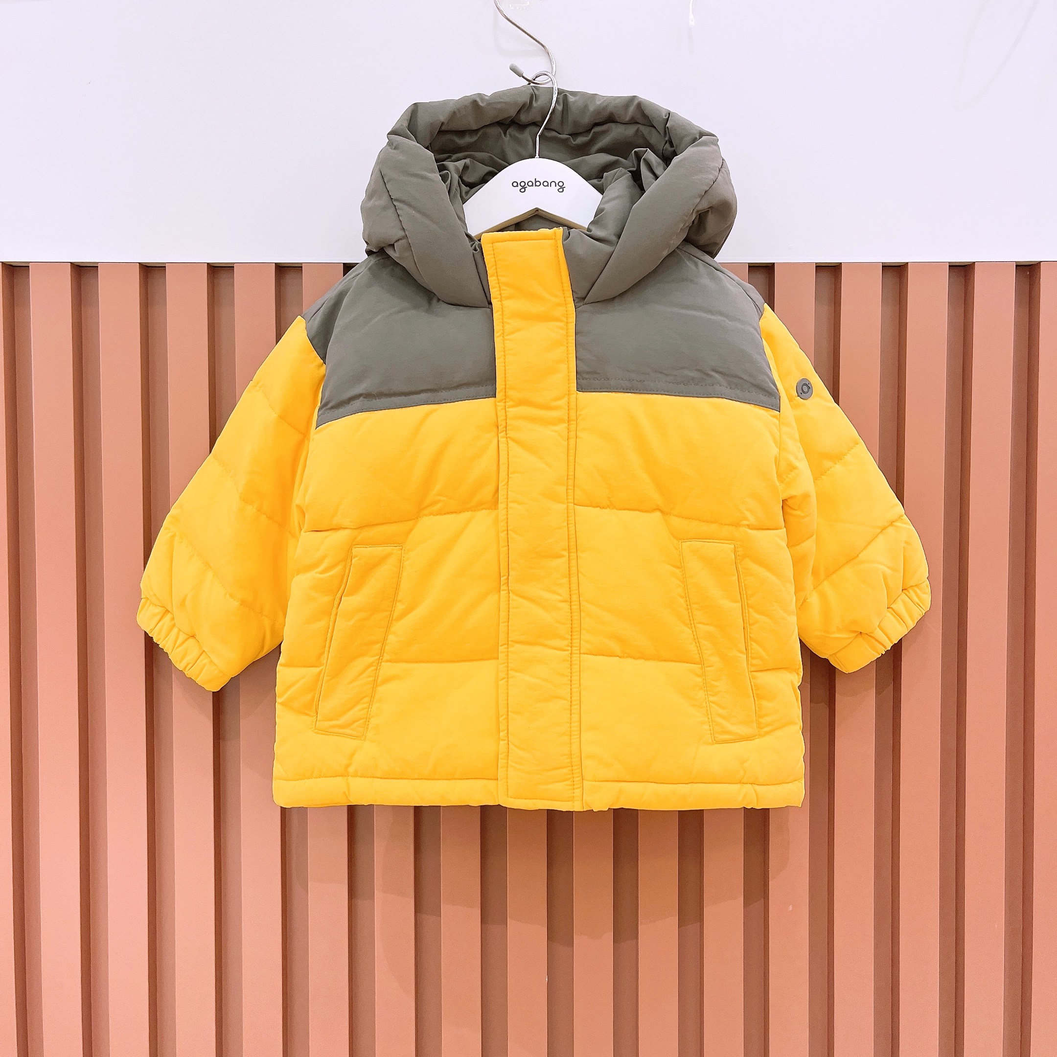 아가방 중계점*BEST*당일발송* 콜드 베이직 웰론점퍼 2Color (PURPLE, YELLOW) 23년 FW겨울신상 캐주얼한 배색 디자인 후드 패딩 점퍼 18개월~5세 33,250원