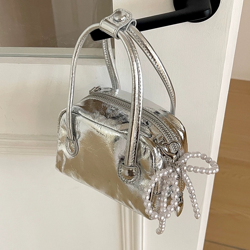 애치비 진주 리본 키링 가방고리 휴대 악세사리 8,200원