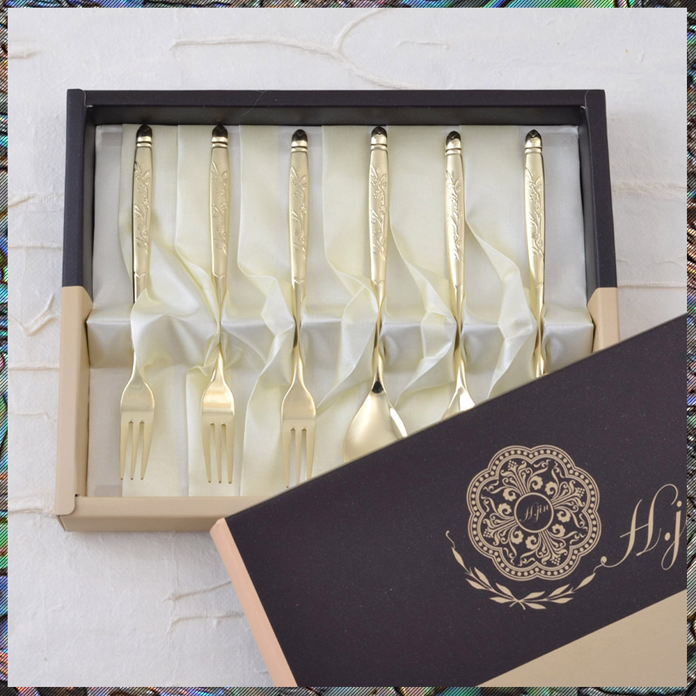 현진 H.jin 단아매화 티타늄 티스푼포크 6p세트+선물포장 / 고마움 예쁜디자인 유용성 고급스러운선물 진심 교회단체선물 구순답례품 동문회 총동창회 생신답례품 홀인원기념품, 티스푼3+티포크3, 1세트 22,000원