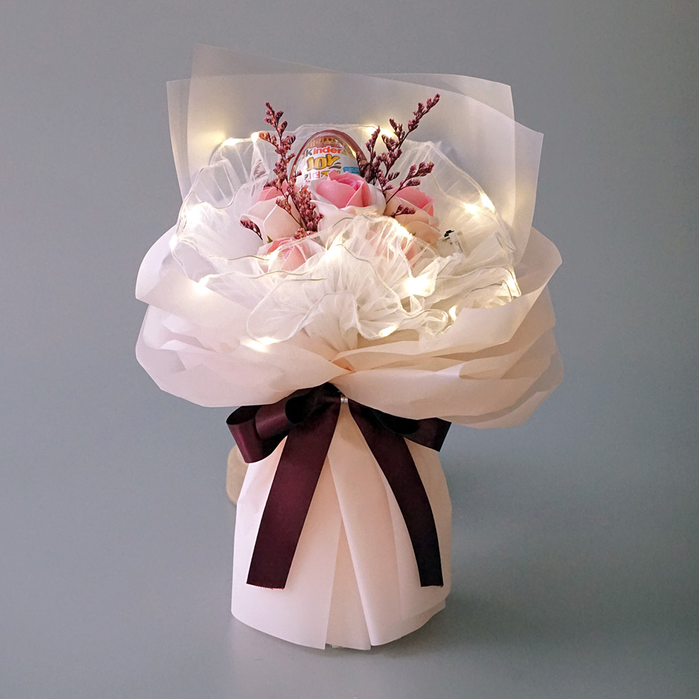 morningscent 킨더조이 투톤 비누꽃 레이스 초콜릿 조명꽃다발, 핑크 18,900원