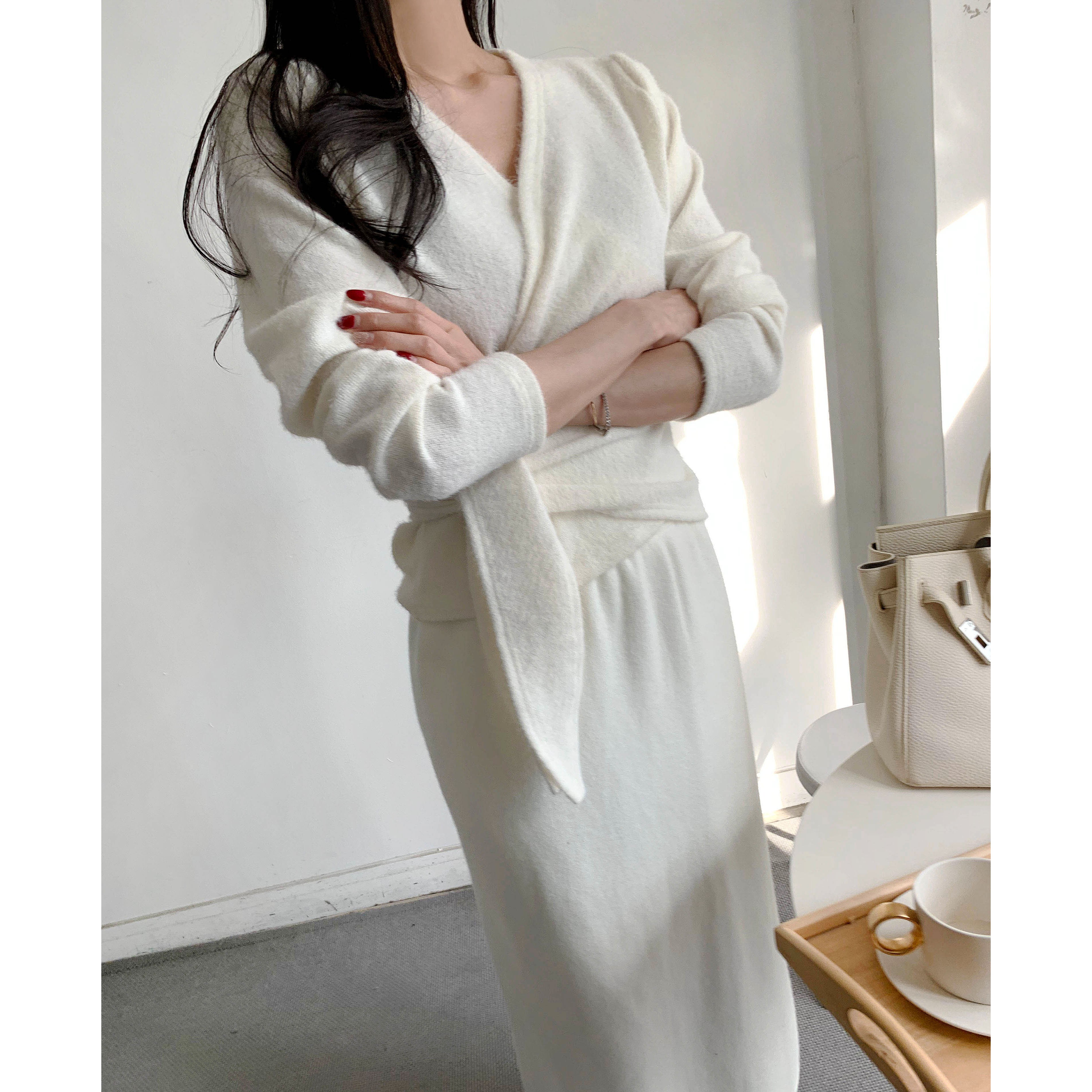 [마켓제이MARKETJ] 울함유 날개 매듭 랩니트(3col) 44,900원