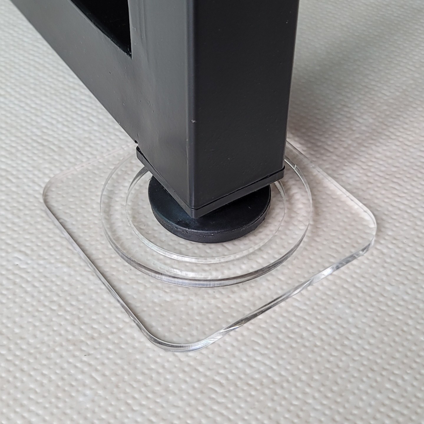 엮으라메 [국산] 타공링 아크릴 가구 다리 받침 매트 눌림 방지 식탁 쇼파 바닥 보호 /원형내경(4cm)/사각외경(8cm) 12,200원