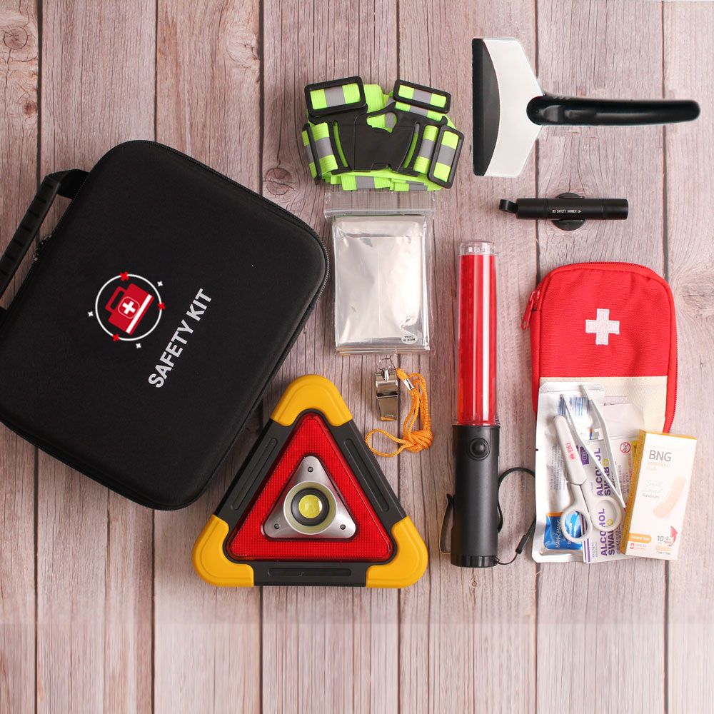 자동차 안전 키트 비상망치 안전벨트커터 LED 안전삼각대 경광봉 차량안전용품 세트 2차사고예방, 7종, 1개 34,900원
