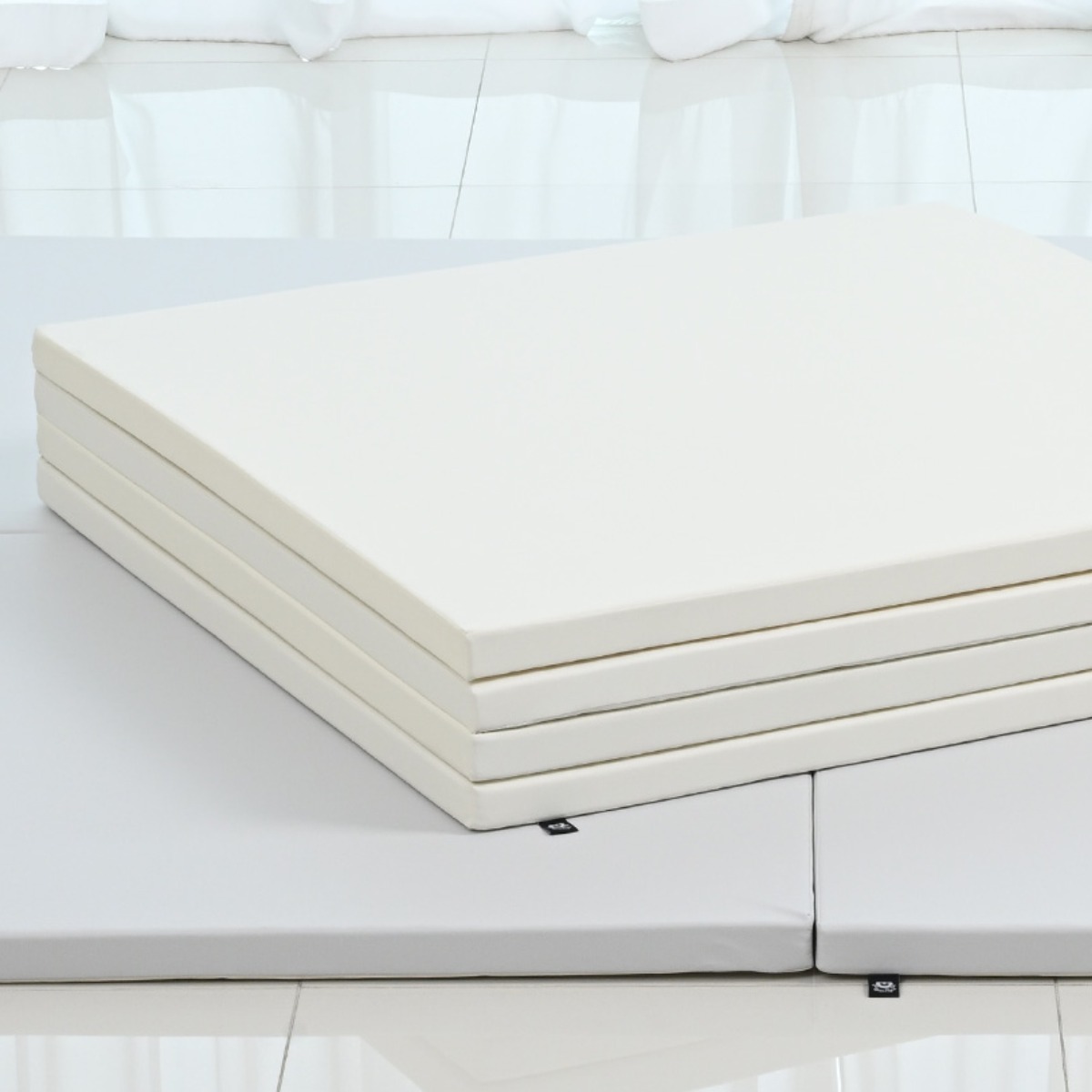 논슬립 유아매트 아기 놀이방 거실 복도 층간소음매트 폴더매트 비피프렌즈, 그레이 83,900원