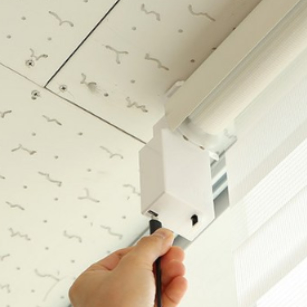 무선 전동 블라인드 컨트롤러 본체2+4채널 리모콘 거실 방 롤 콤비 암막 블라인드, 단품 104,000원