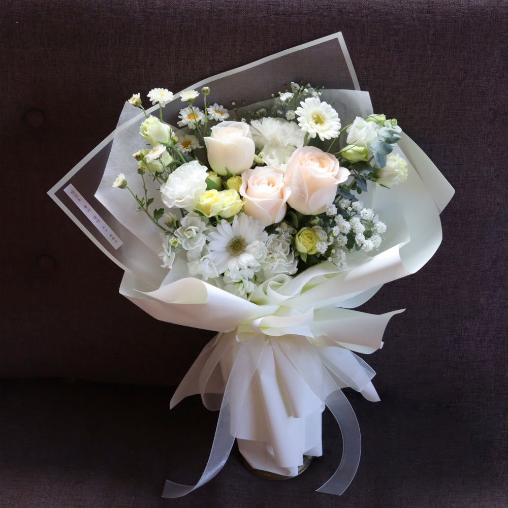 3월2일 배송가능 졸업식 꽃다발 플로리스트가 만든 계절꽃다발 생화꽃다발 졸업식 생일선물 꽃다발 생화택배, 화이트, 1개 109,000원