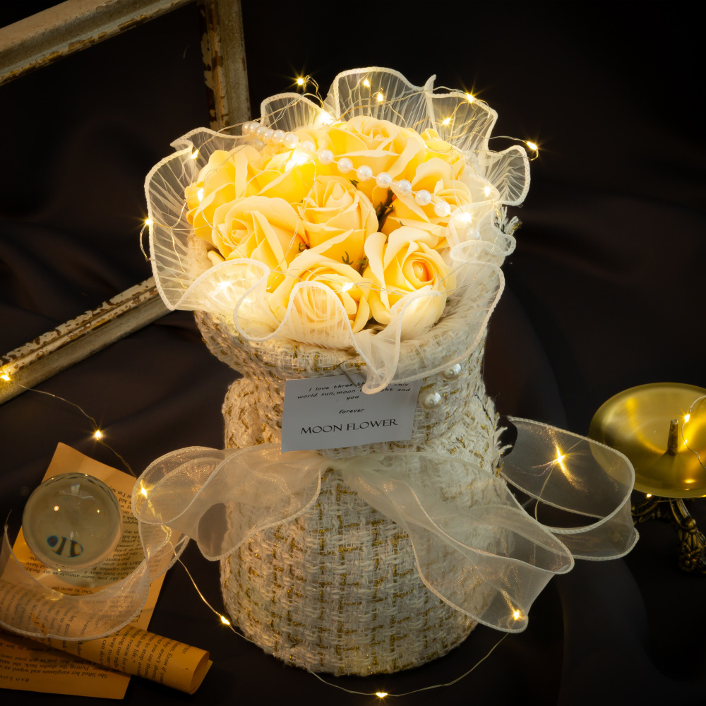 아르띠콜로 조화 진주 LED 꽃다발 11송이 + 투명 쇼핑백 세트, 샴페인, 1개 18,900원