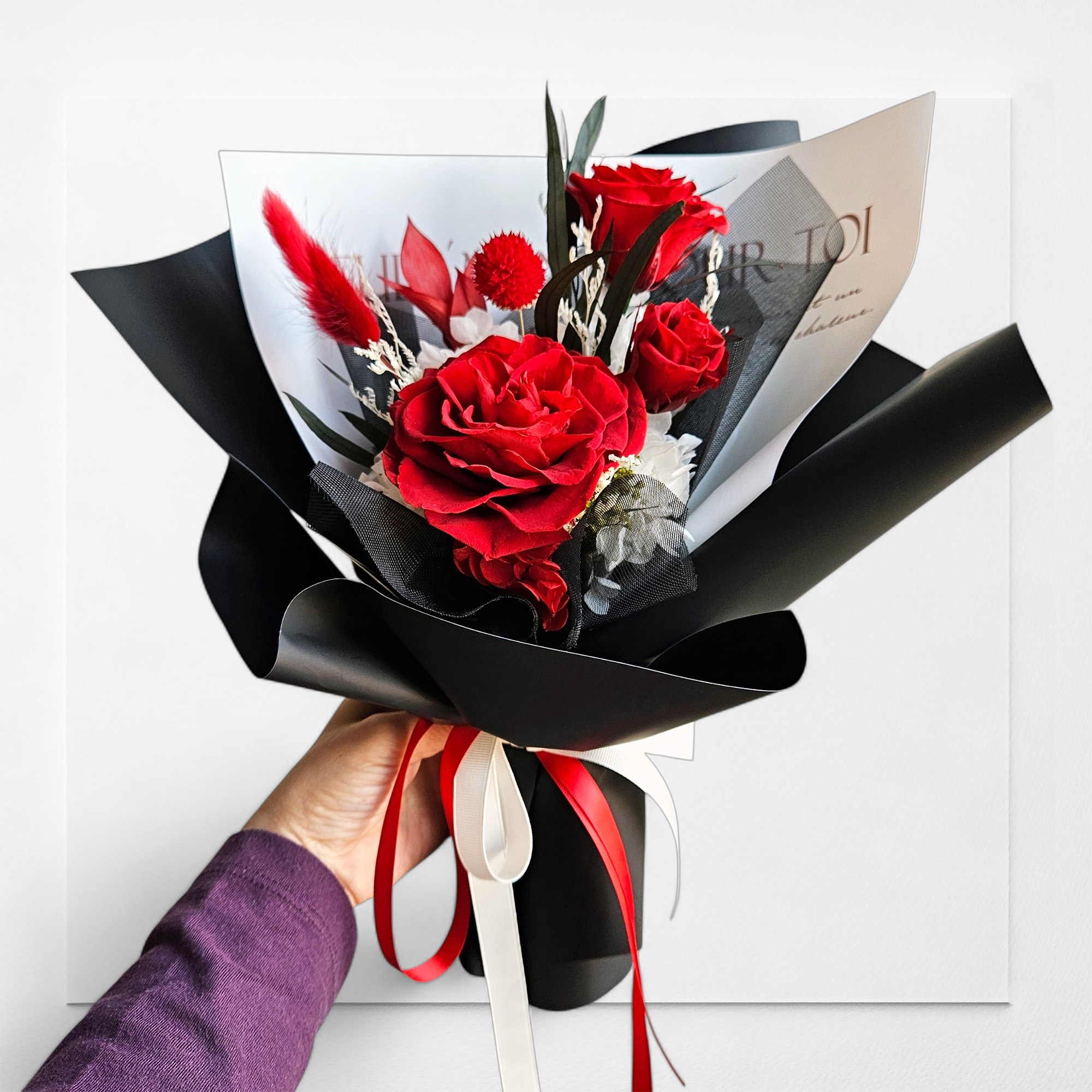 매혹적인 장미꽃다발 (중) 시들지않는꽃 프리저브드장미 3송이 졸업 축하 꽃다발 48,000원