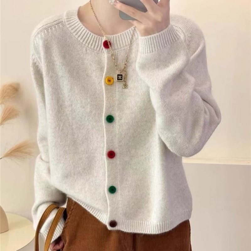 해피유통 여성용 비비드 컬러 버튼 라운드넥 가디건 트렌디 니트웨어zjm 16,080원