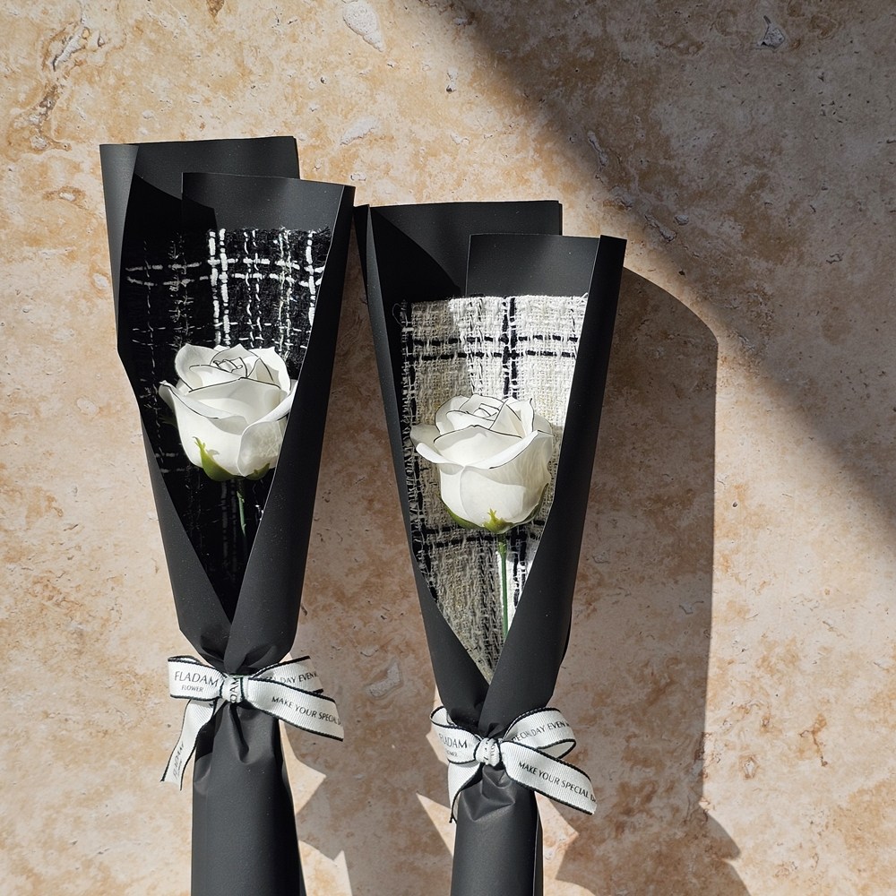 [플라담] 장미 비누 꽃 한송이 트위드 꽃다발, 1개, 블랙 트위드 9,900원