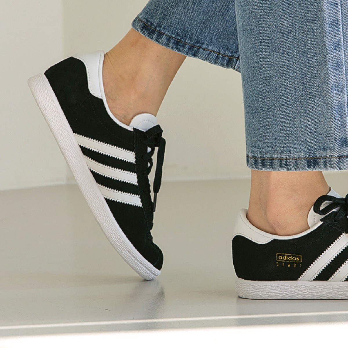 아디다스 남녀공용 블랙 화이트 스니커즈 슈타트 STADT 발편한 데일리 운동화 아치깔창 증정 57,900원