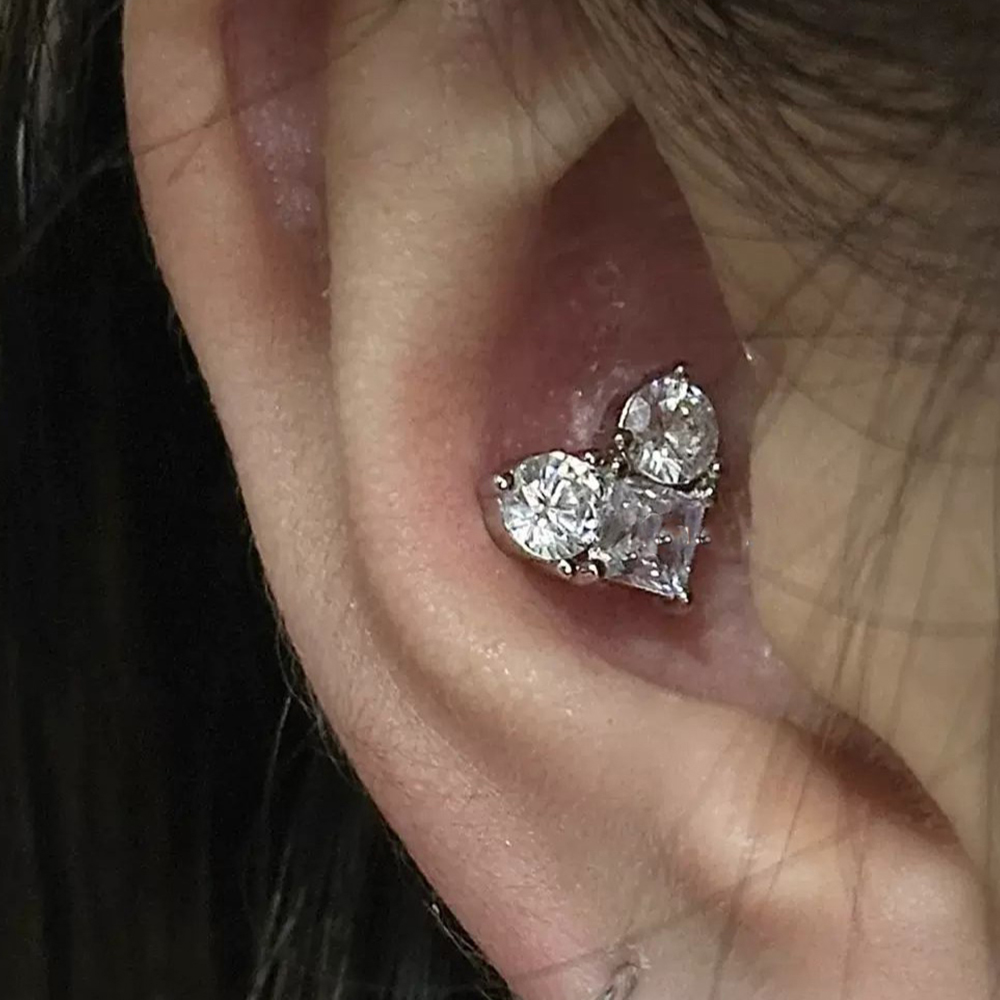 젤루나 여성용 써지컬 하트 큐빅 플랫 심플 바벨 피어싱 P-678 8,900원