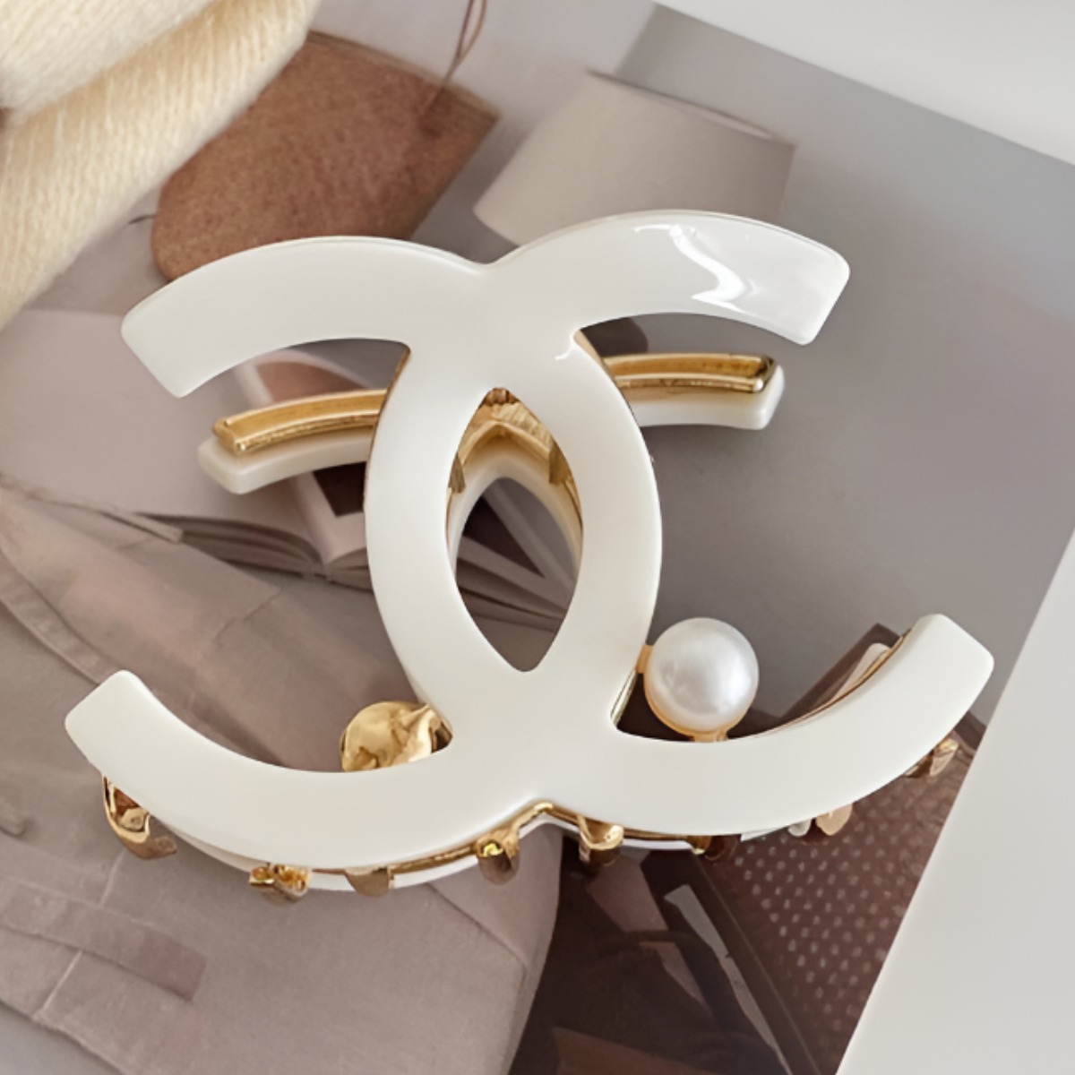 COCOMONSTER 프리미엄 미니 진주 메탈 리본 올림머리 헤어 집게핀 6.5cm 22,900원