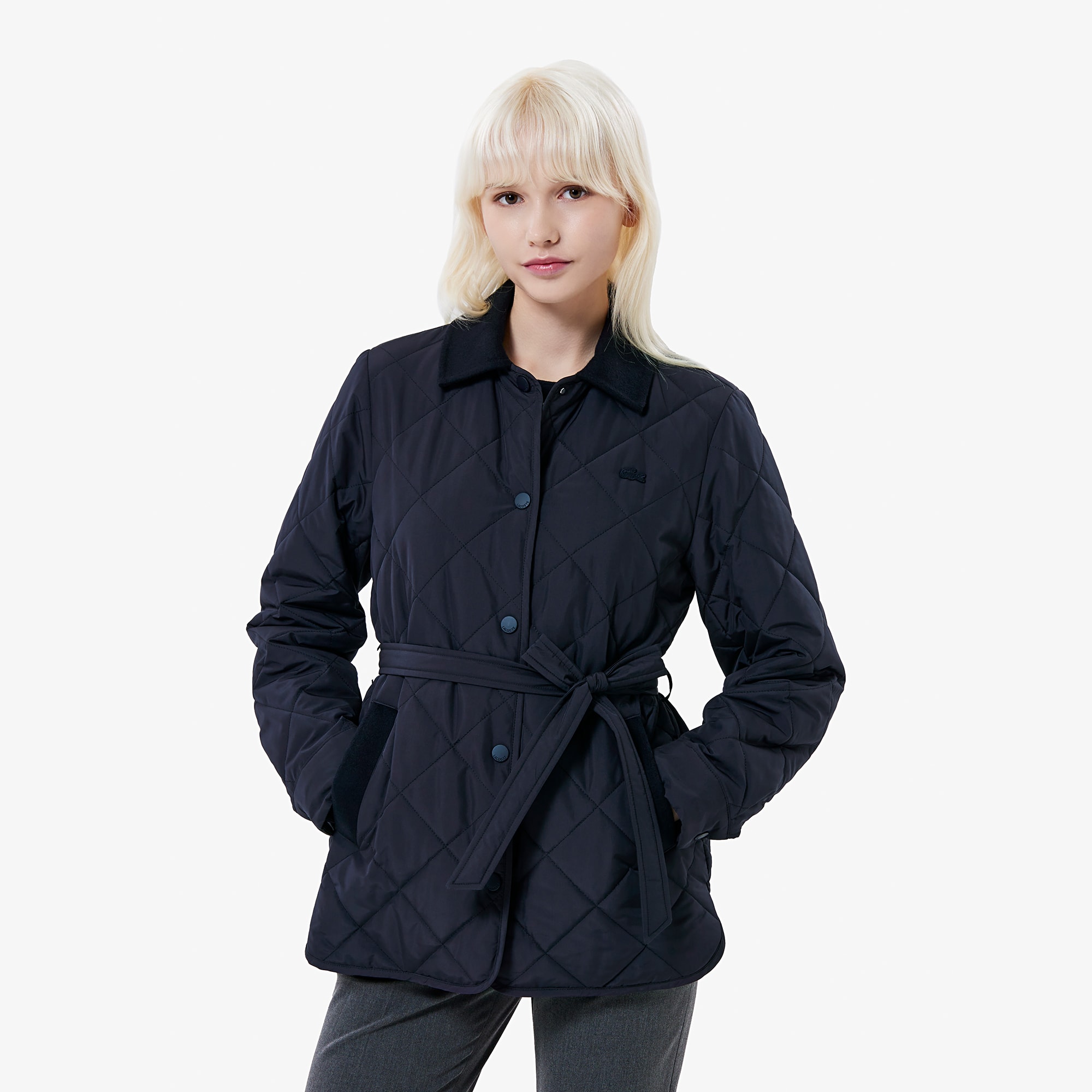 [라코스테 공식] 여성 울배색 벨티드 퀼팅 점퍼 BF021E-55N 166 349,300원