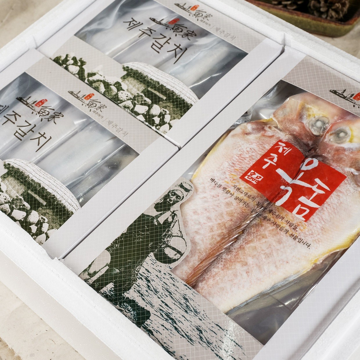 [수산물 고급 포장 세트] 제주 갈치 특대 2마리 옥돔 대왕 3마리 선물 143,800원