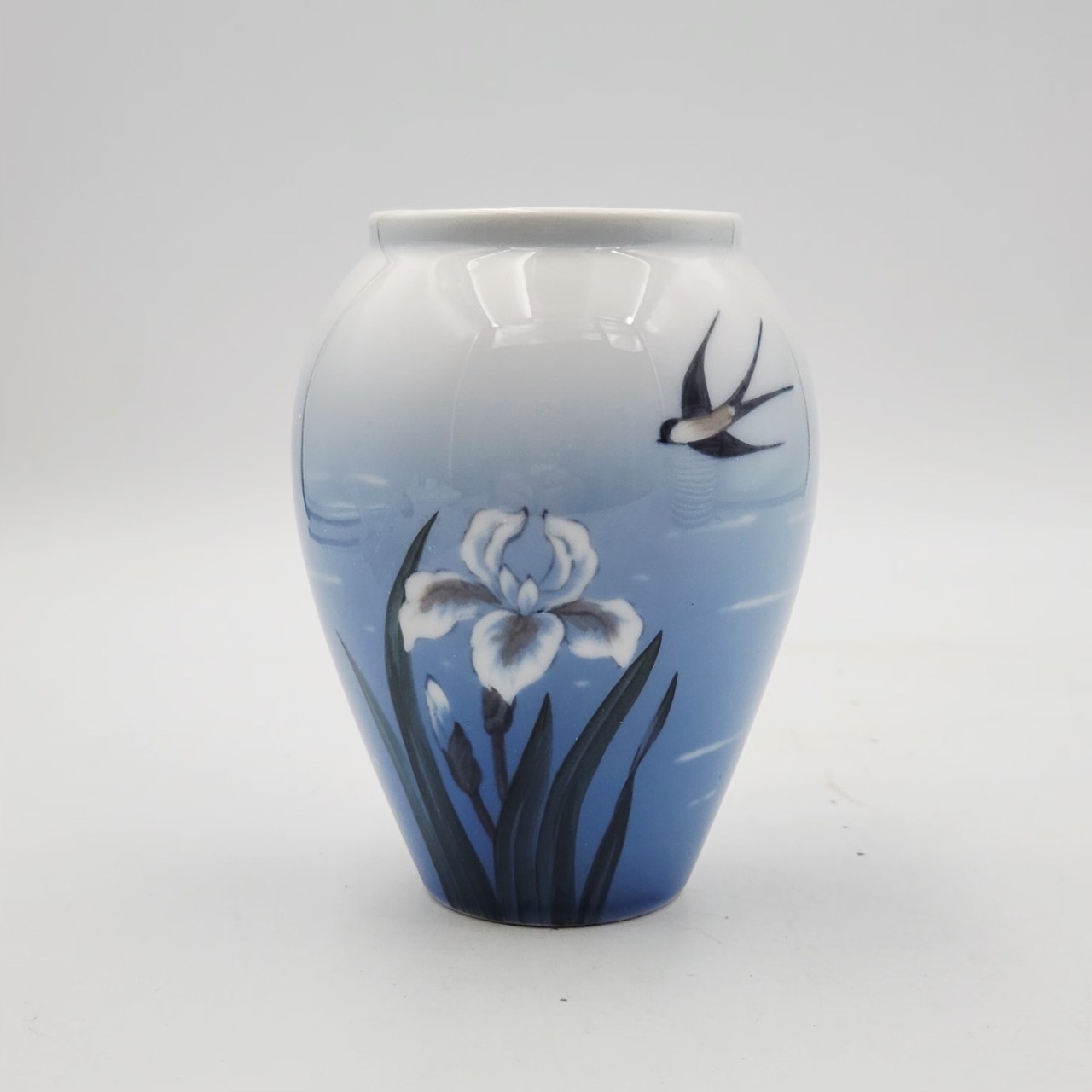 [빈티지] 덴마크 로얄코펜하겐 2676 핸드페인팅 화병 (12cm) 65,000원