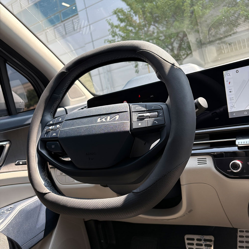 EV3 EV4 EV6 EV9 스포티지 쏘렌토 K8 육각 D컷 가죽 핸들커버, 블랙 25,900원