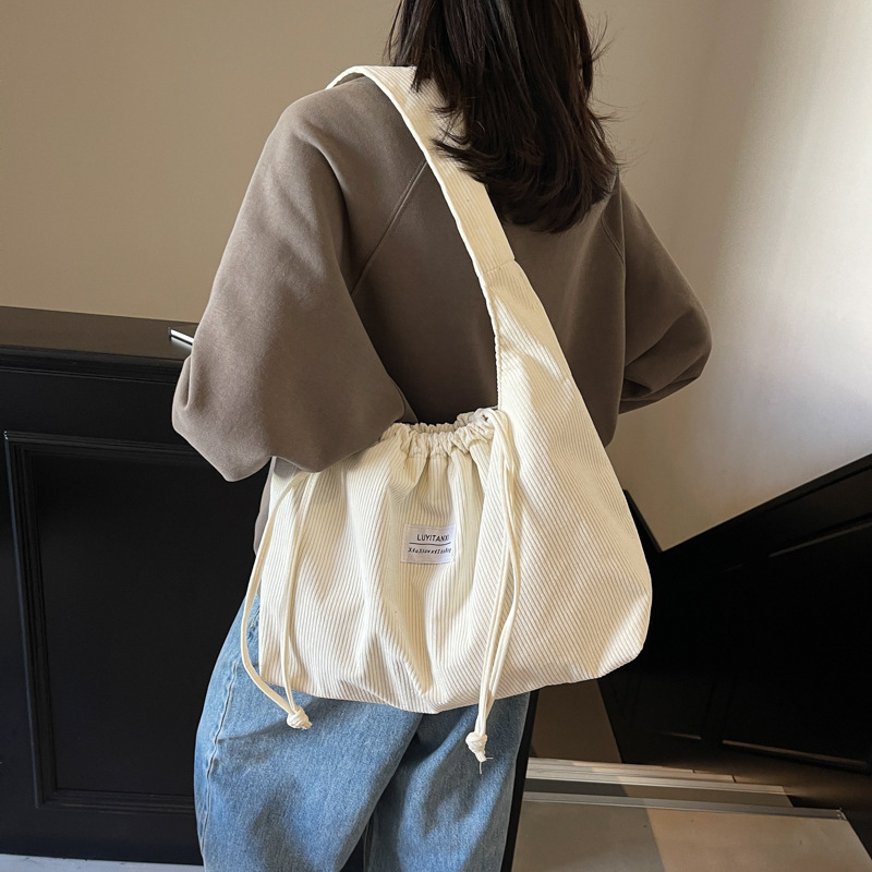 코코린느 캐주얼한 골덴 코지 숄더백 (3colors) 13,900원