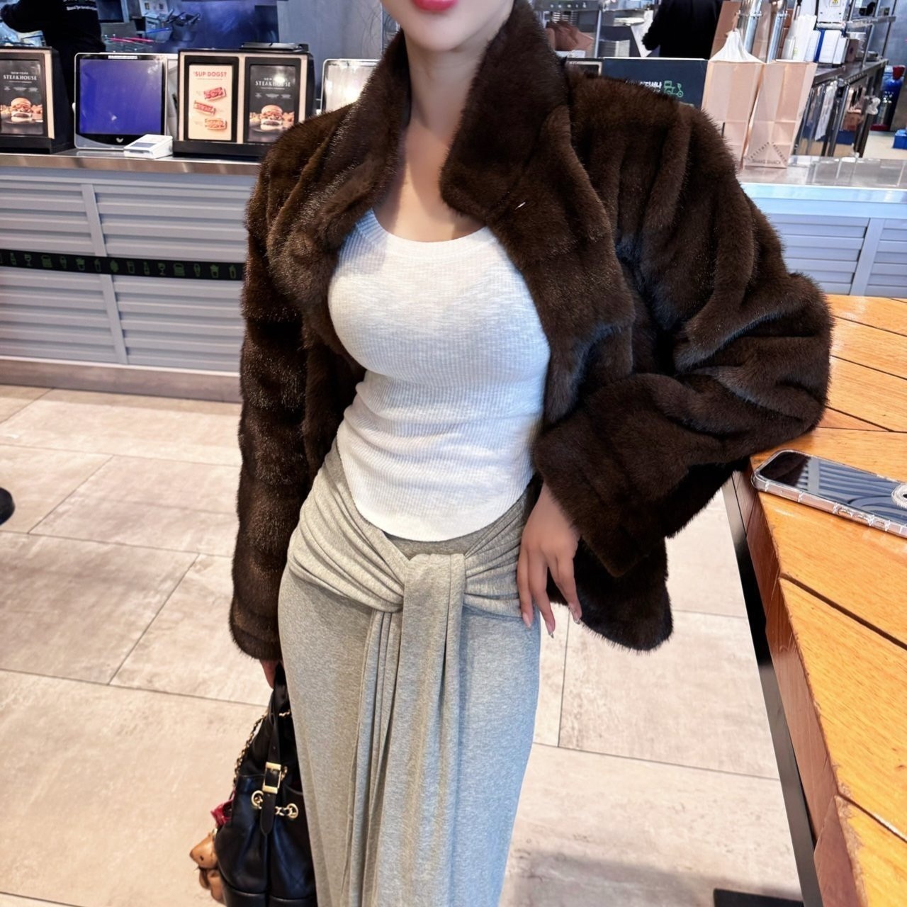 블랑쉬엘 국내생산 여성용 럭셔리 시어링 가로 패턴 퍼 자켓 크롭 에코 퍼 코트 데이트룩 간절기 아우터 79,000원