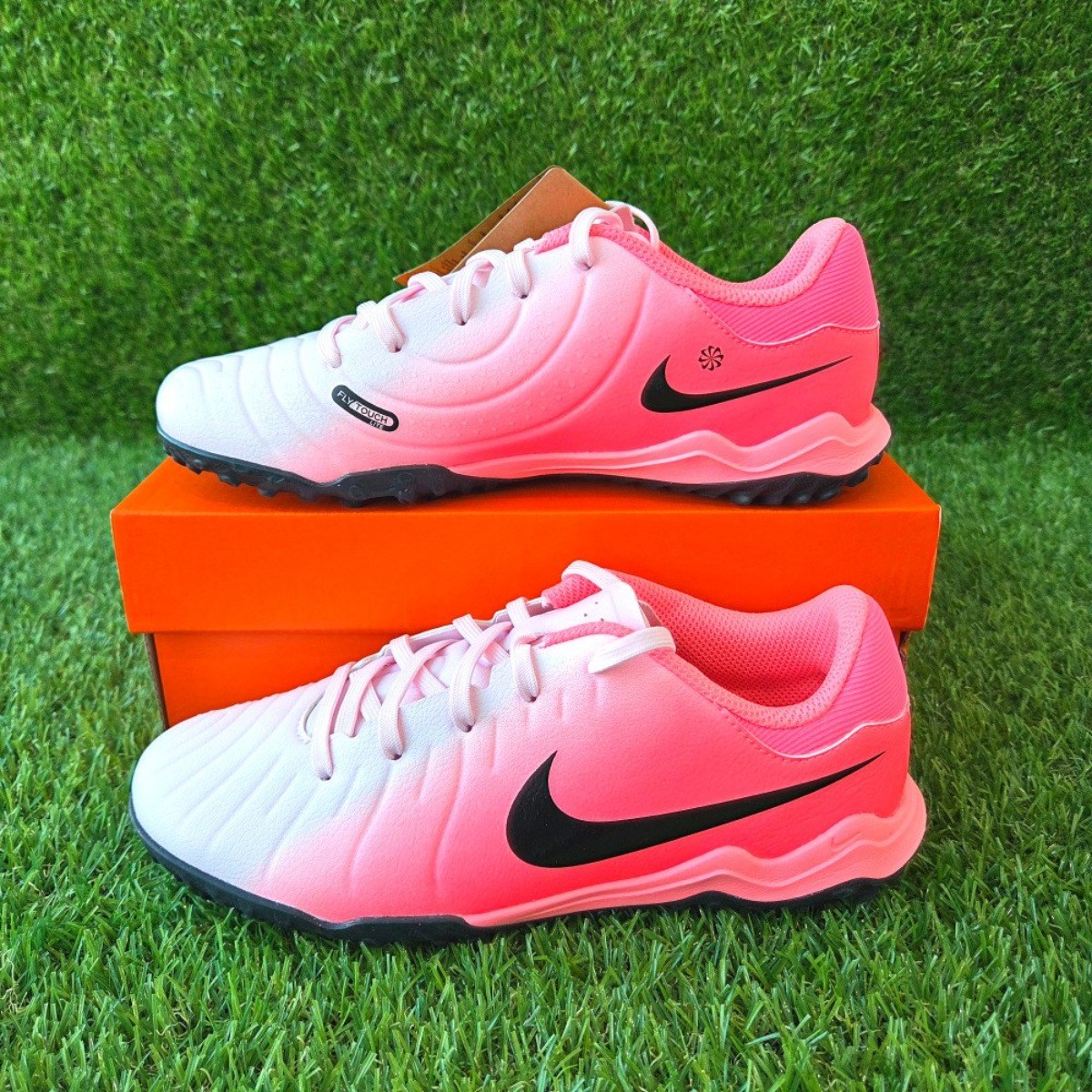 나이키 키즈 풋살화 주니어 티엠포 레전드 10 아카데미 TF 발편한 가벼운 인조잔디용 맨땅용 핑크 축구화 39,900원