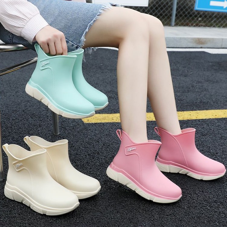 초경량 레인부츠 여성용 패션 미들부츠 말랑 젤리 방수 미끄럼 방지 주방 장화 숏 레인 부츠 20,460원