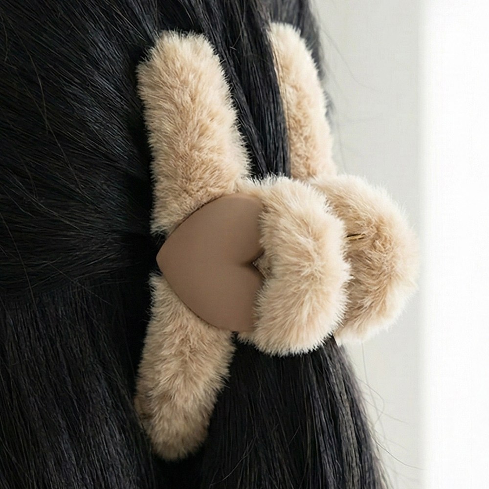 캐쉬캔버스 러블리 하트 퍼 집게핀 대형 12cm 6,000원