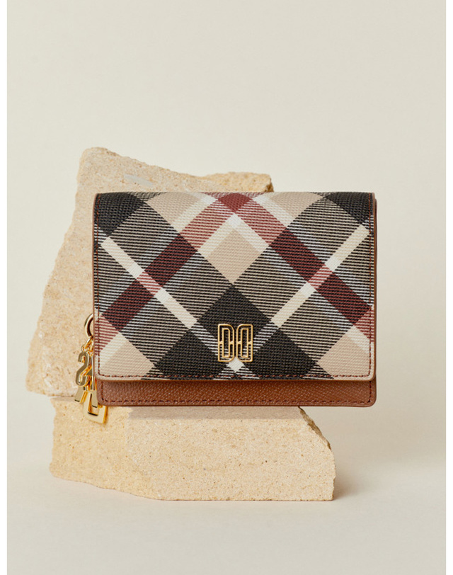 24FW [스테디셀러]브라운 체크배색 소가죽 중지갑 WCWA4F745W2 71,200원