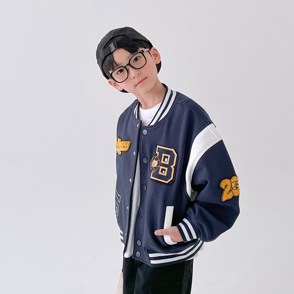 베리클로젯 아동용 볼케이노 바시티 점퍼 60,600원