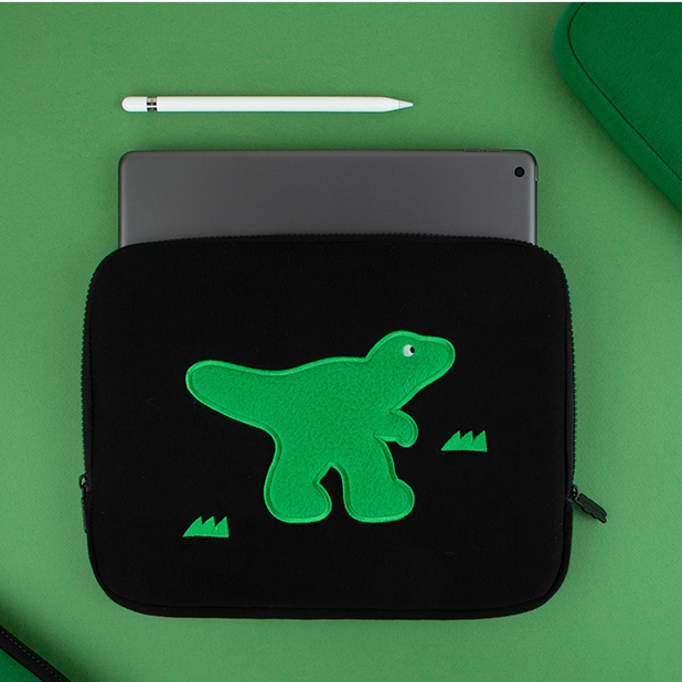 올뉴프레임 자수포켓 노트북파우치 - 모험에 필요한 용기 (아이패드/13/14/15인치) 28,880원