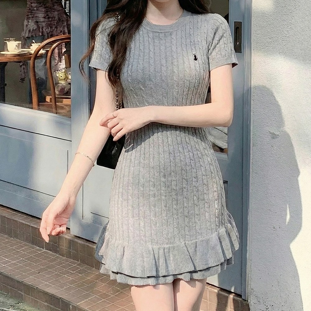 SOSISI 여성 니트 원피스  라운드넥 반팔 꽈배기 프릴 미니 스커트 260561 22,900원