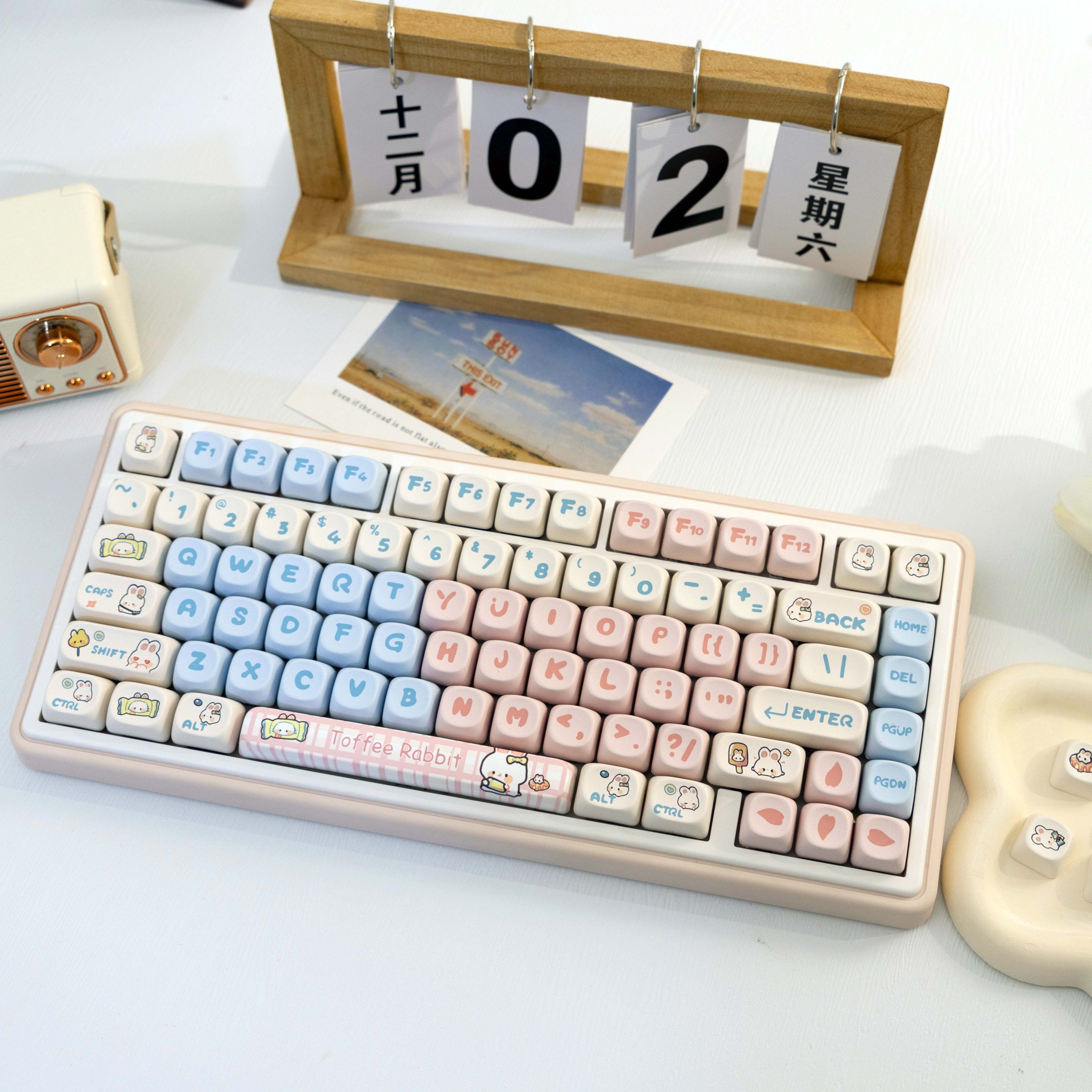 우유사탕 귀여운 기계식 키보드 키캡 한글 영문 각인 PBT 염료승화캐릭터 키캡 MOA 프로파일, MX 스위치 호환, 61/64/68/87/96/104/108 배열 키보드 지원, 영어, 우유사탕 토끼 17,800원