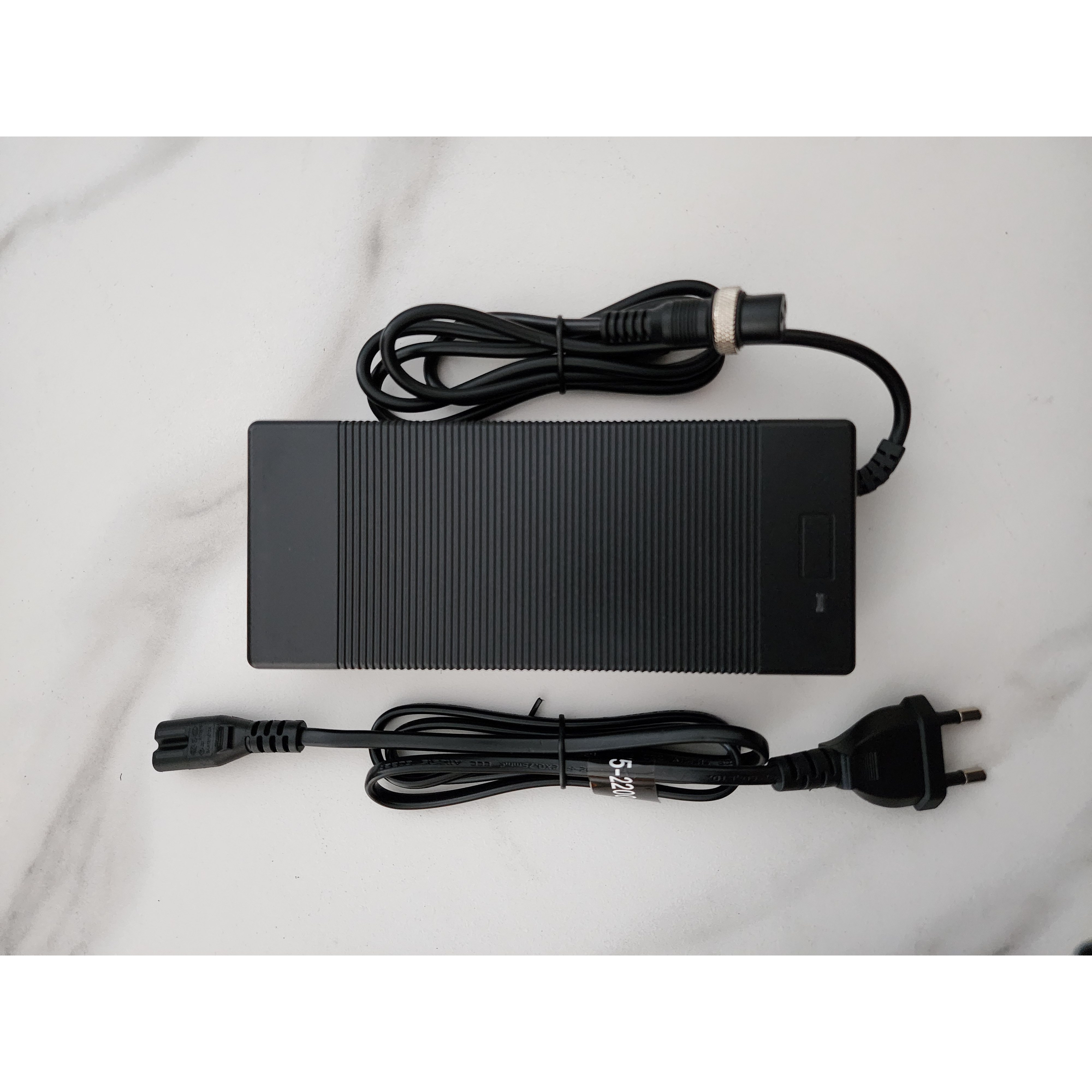 바이크타임 전기자전거 전동킥보드 스쿠터 각종 전압 호환 리튬이온배터리 일반 충전기 58,900원