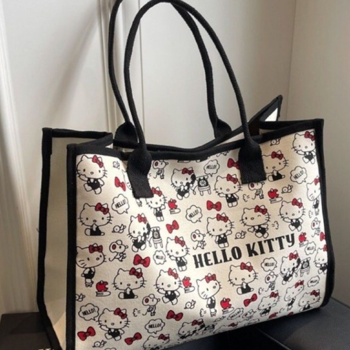 [지우프랜즈] 헬로키티 데일리 캐주얼 스퀘어 캔버스가방 숄더백 8,900원