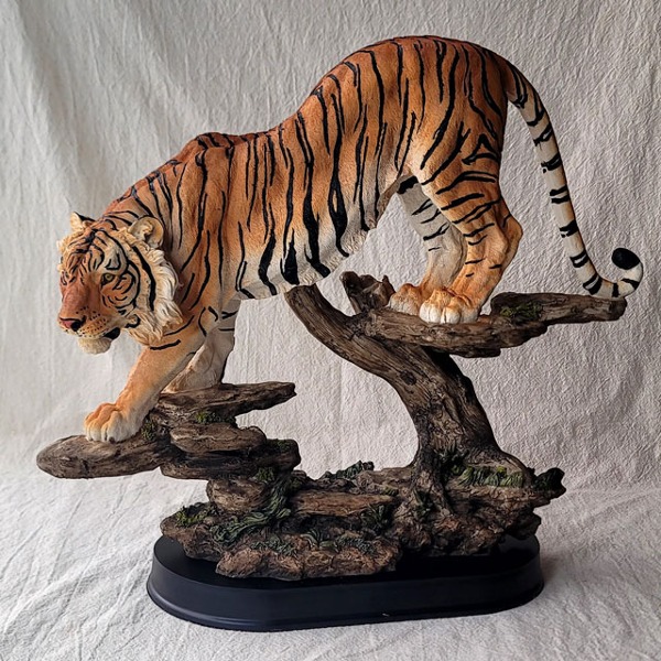 아네샵 대형 백두산 황호 호랑이 장식품 신년 호랑이 조각상 장식 소품 거실 인테리어 소품 180,000원