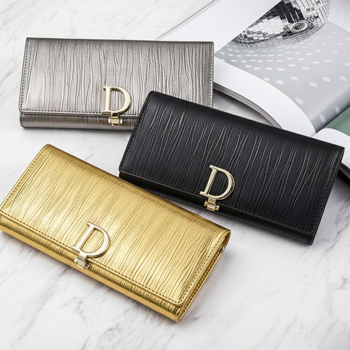 3color 물결 엠보 메탈릭 진주펄 소가죽 이니셜 장지갑 53,300원