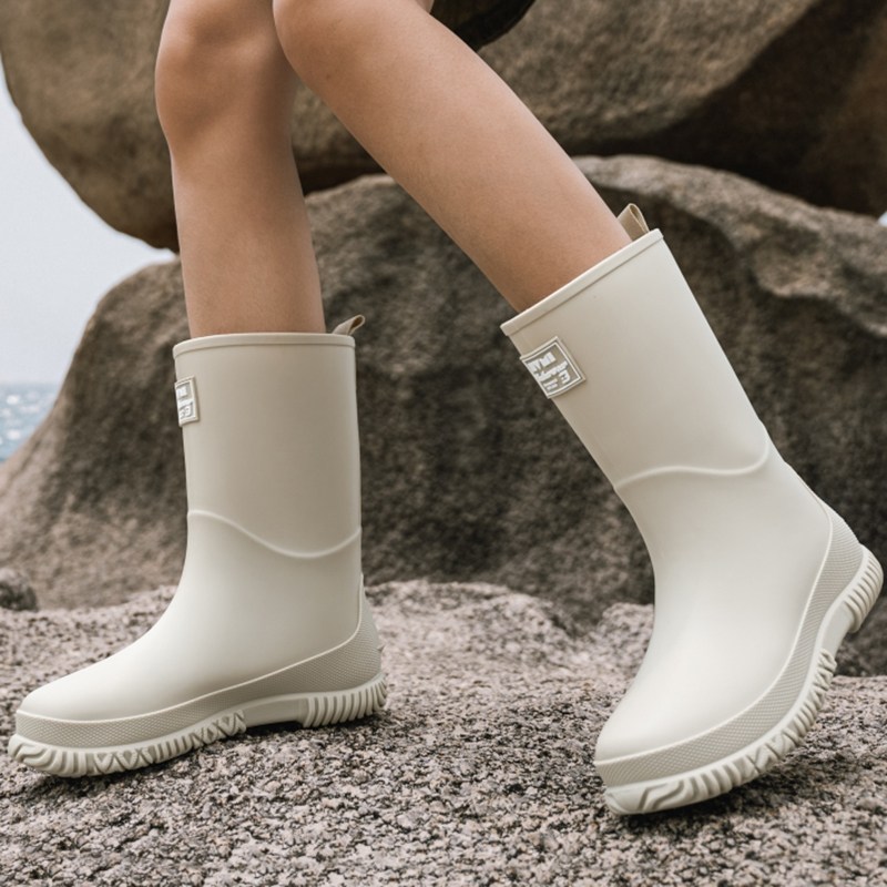 미들 레인부츠 여성 중목 패션 장화 아웃도어 미끄럼 방지 방수 내마모성 낚시 주방 경량 쿠셔닝 레인 부츠 23,880원
