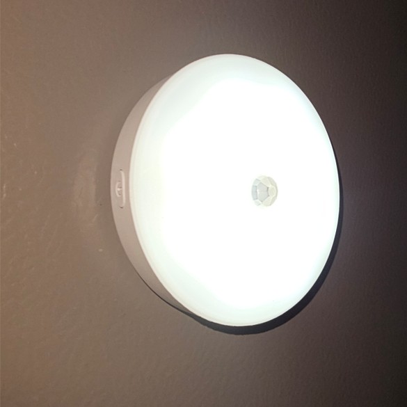 유앤아이 밝기조절 무선 충전식 센서등 c타입 7,000원