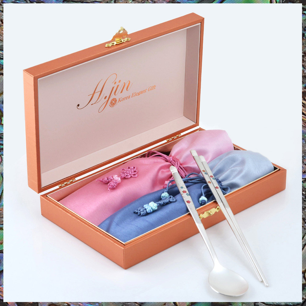 [H.jin 상감 단아매화 은수저세트] 외국인바이어선물 회사기업방문손님기념품 포럼행사기념품 국제행사기념품 국제세미나 한국전통기념품 직원명절선물 연말단체선물 동창회선물, 1개 46,000원