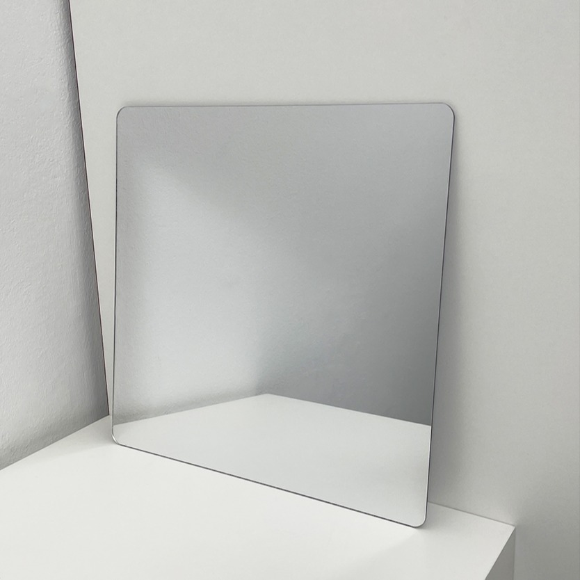 쉽게 붙여지는 안전한 부착식 아크릴 거울 4p 30 x 30 cm 10,900원