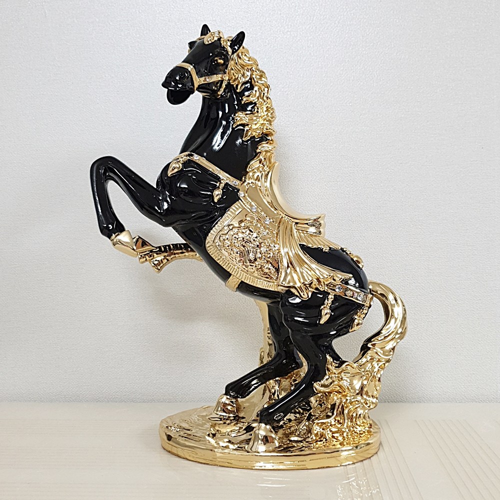 다잇홈데코 흑마 말 장식품 (46cm) 풍수 인테리어 조각상 황금 말 소품 개업 선물 집들이 92,000원